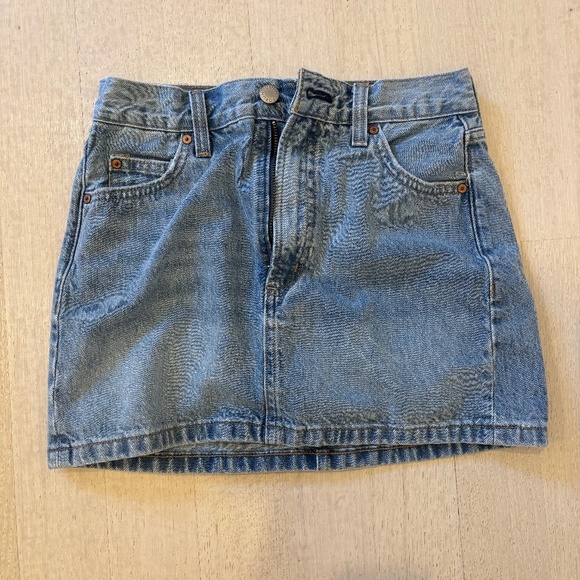 Aritzia Denim Forum The 90's Ricci Denim Mini Skirt Sz 23 - Picture 1 of 9